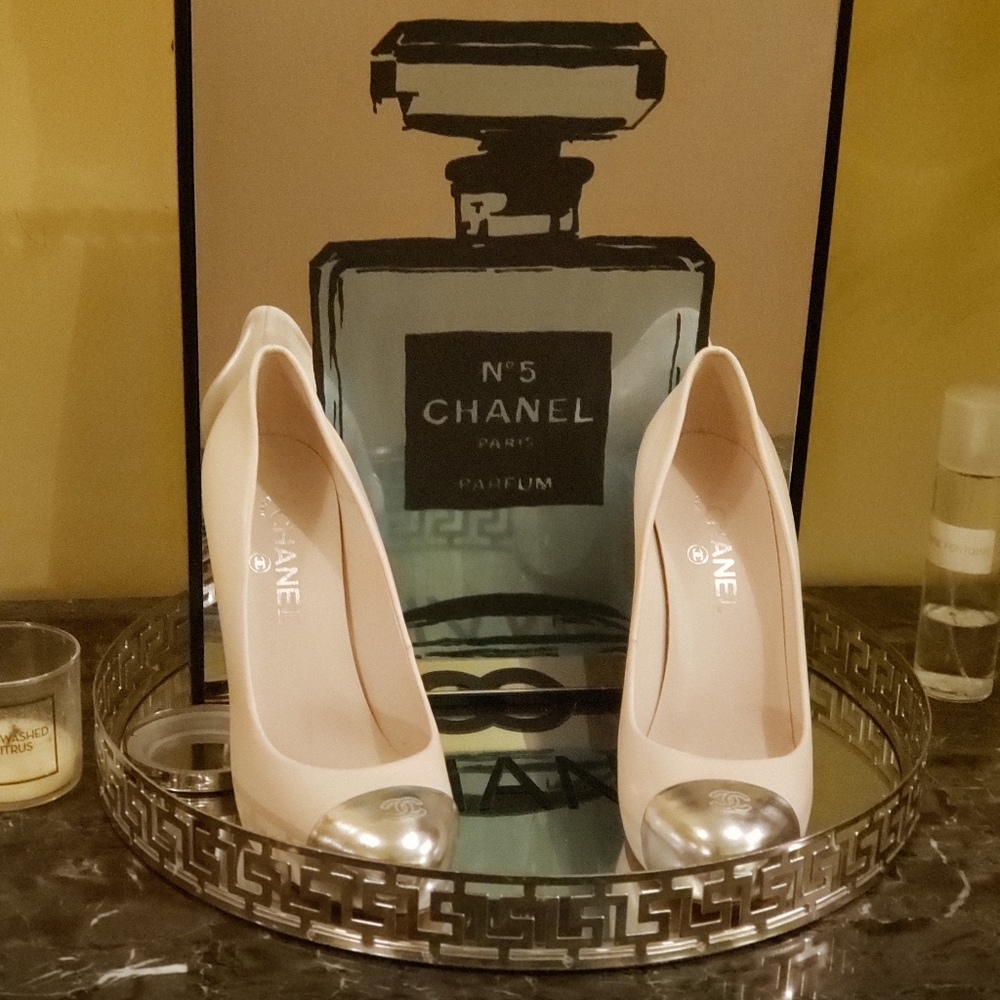 CHANEL Two Tone Patent Leather CC Logo Platform Pumps Heels.